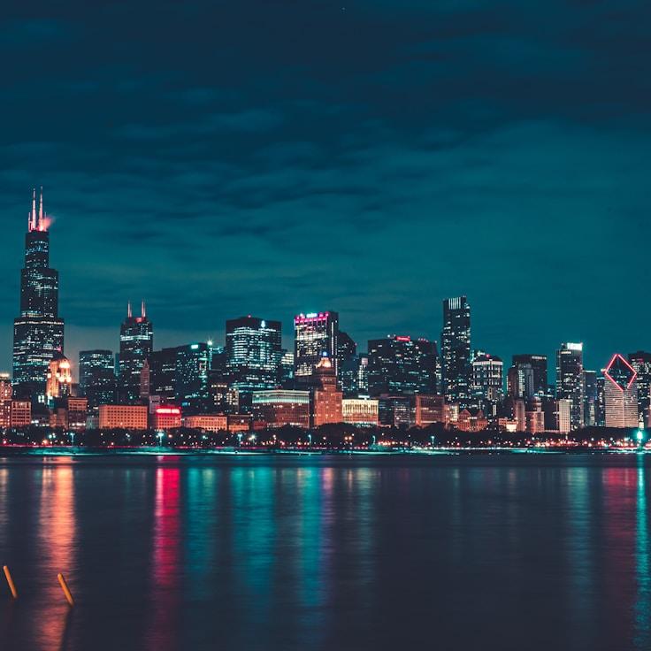 Parents evaluating schools in France